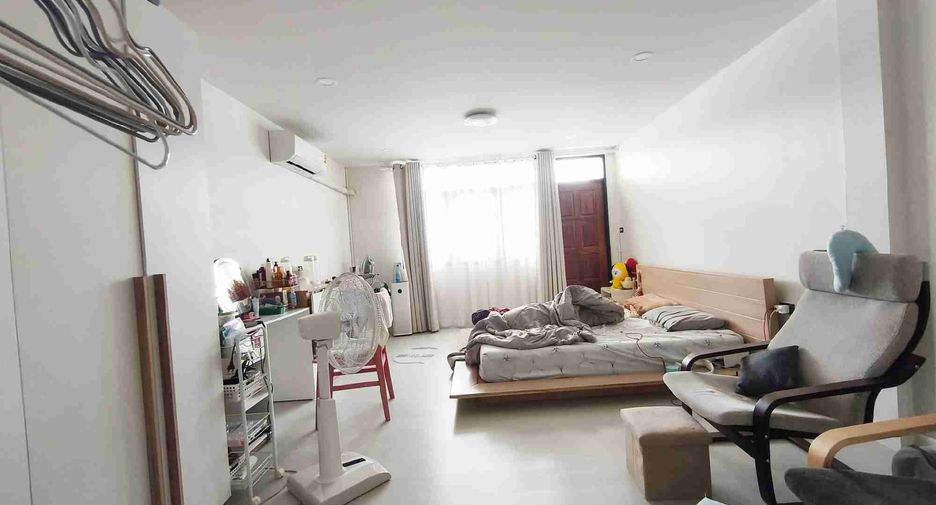 出售 4 卧室 独立屋 在 Thon Buri, 曼谷