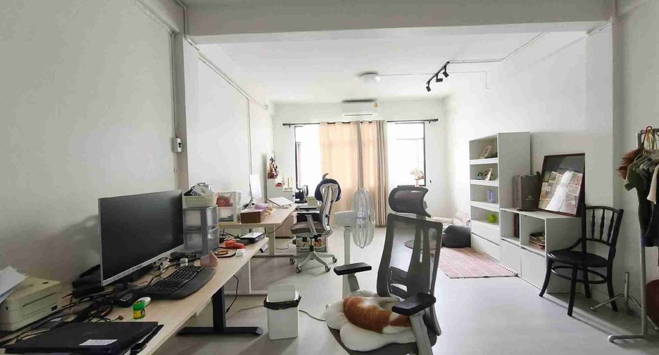出售 4 卧室 独立屋 在 Thon Buri, 曼谷