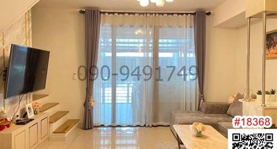 Casa adosada en alquiler de 3 habitaciones en Lat Krabang, Bangkok