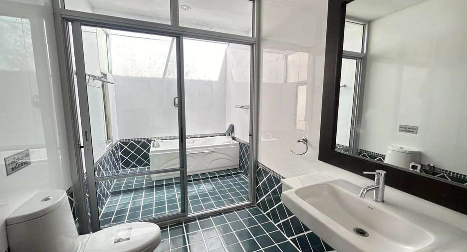 For sale 4 bedrooms villa in Jomtien, Pattaya