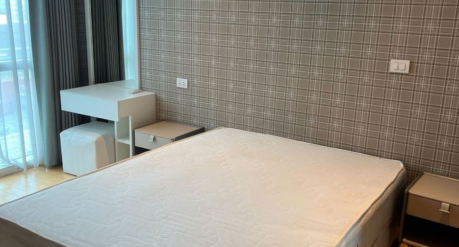 For rent 2 bedrooms condo in Pathum Wan, Bangkok