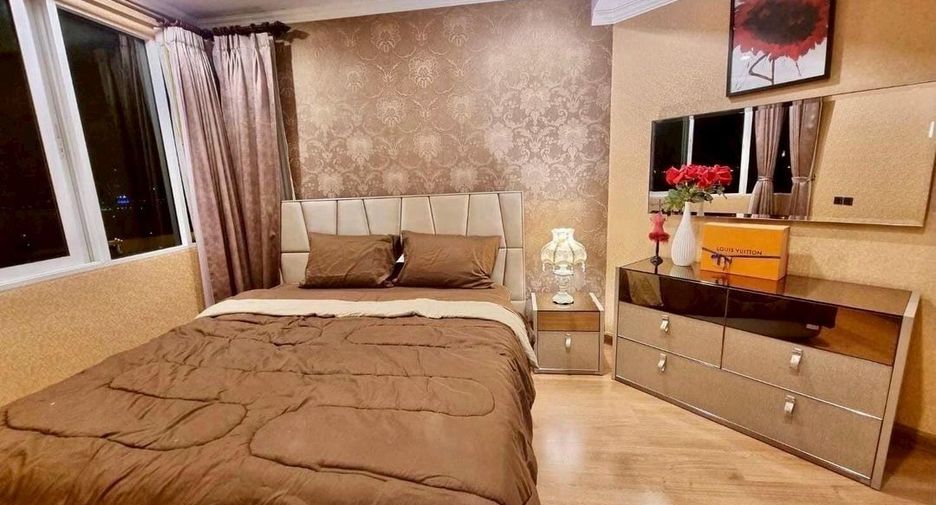 For rent 2 bedrooms condo in Huai Khwang, Bangkok