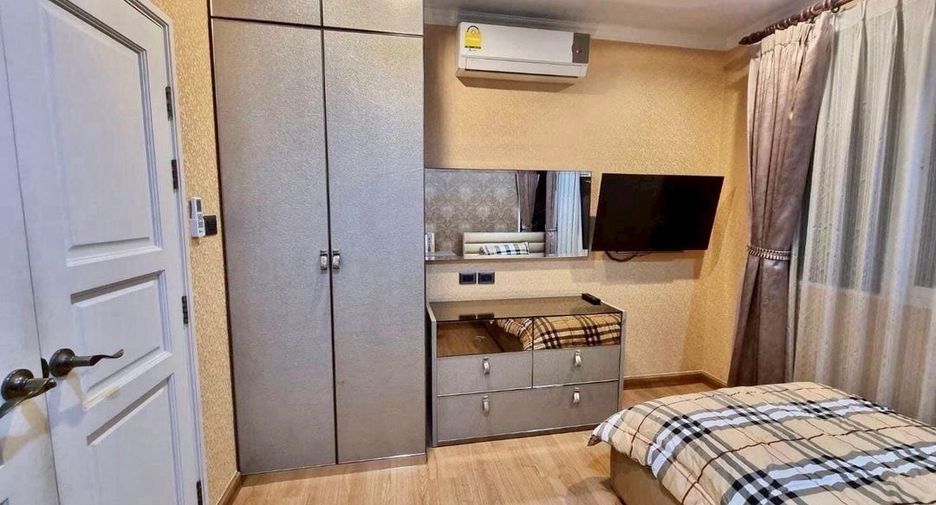 For rent 2 bedrooms condo in Huai Khwang, Bangkok