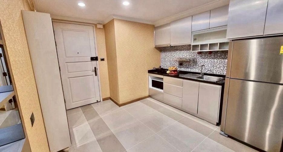 For rent 2 bedrooms condo in Huai Khwang, Bangkok