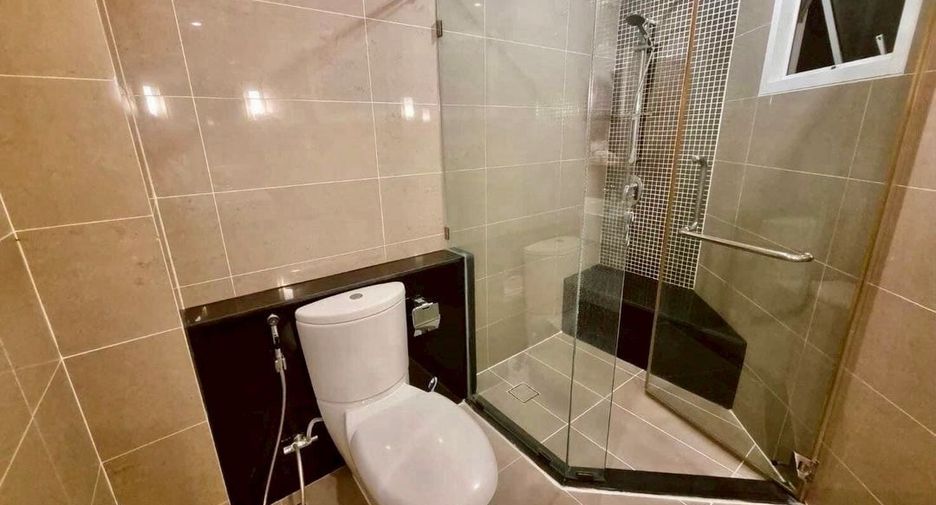 For rent 2 bedrooms condo in Huai Khwang, Bangkok
