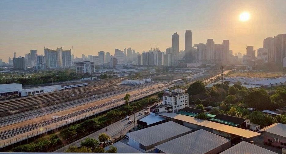 For rent 2 bedrooms condo in Huai Khwang, Bangkok