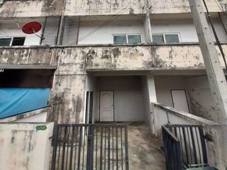 À vendre 1 chambre maison de ville à Sai Mai, Bangkok