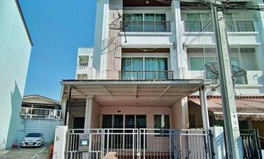 Reihenhaus zum Kauf mit 1 Zimmer in Bang Kapi, Bangkok