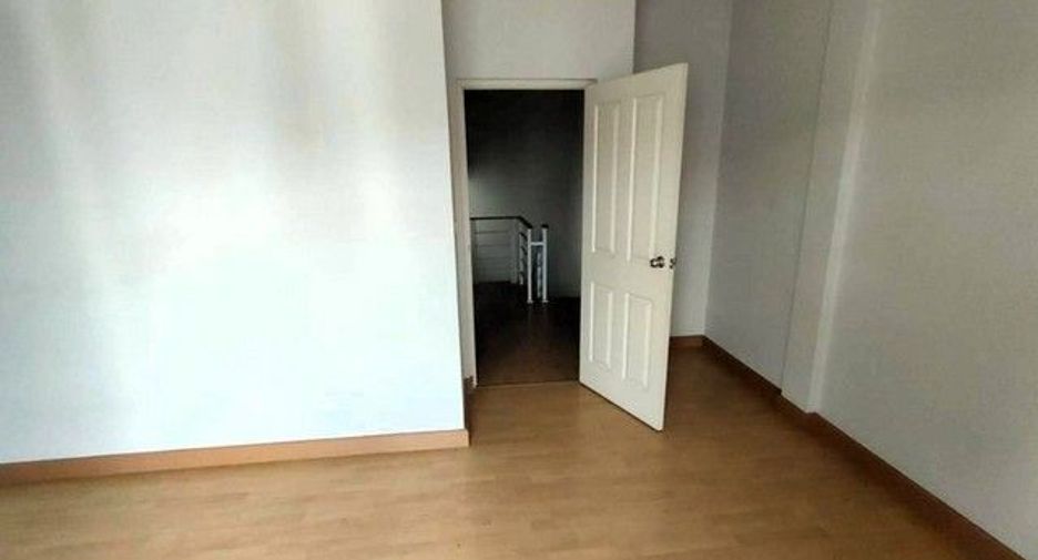 Reihenhaus zum Kauf mit 1 Zimmer in Bang Kapi, Bangkok