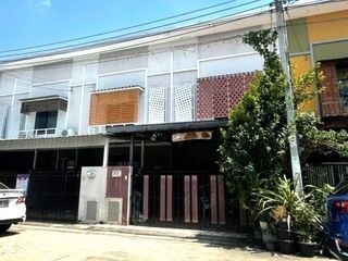 À vendre 1 chambre maison de ville à Sai Mai, Bangkok