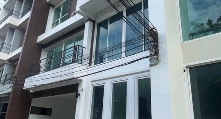 For sale 1 bed townhouse in Bueng Kum, Bangkok