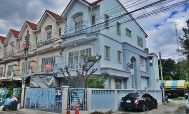 Casa adosada en venta de 1 habitaciones en Thawi Watthana, Bangkok