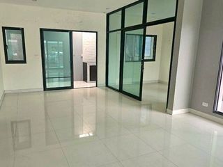 Casa en venta de 1 habitaciones en Saphan Sung, Bangkok