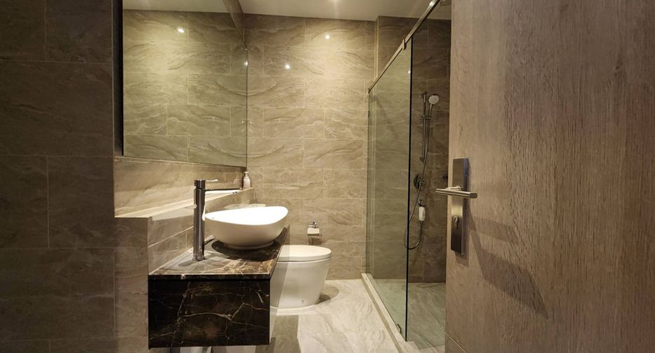 For rent 2 bedrooms condo in Huai Khwang, Bangkok