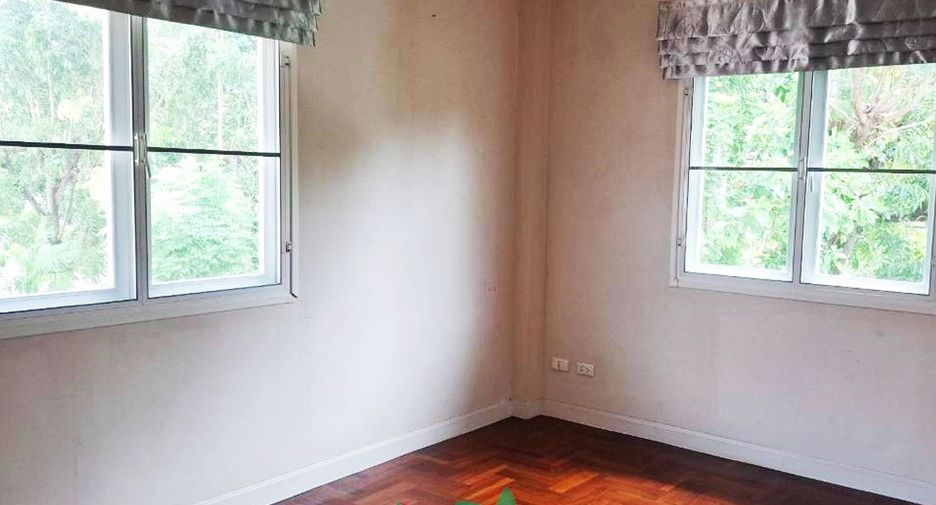 For sale 5 bedrooms house in Mueang Nonthaburi, Nonthaburi