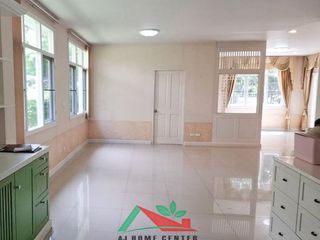 For sale 5 bedrooms house in Mueang Nonthaburi, Nonthaburi