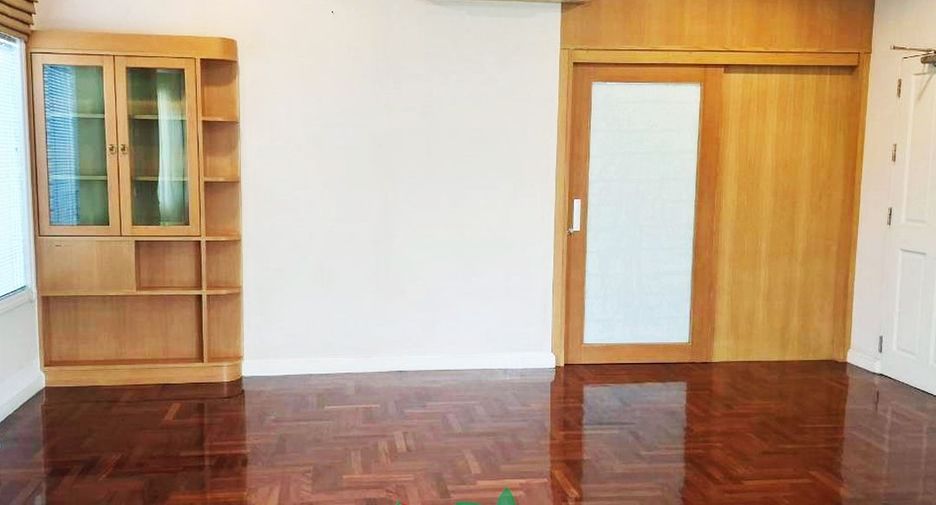 For sale 5 bedrooms house in Mueang Nonthaburi, Nonthaburi