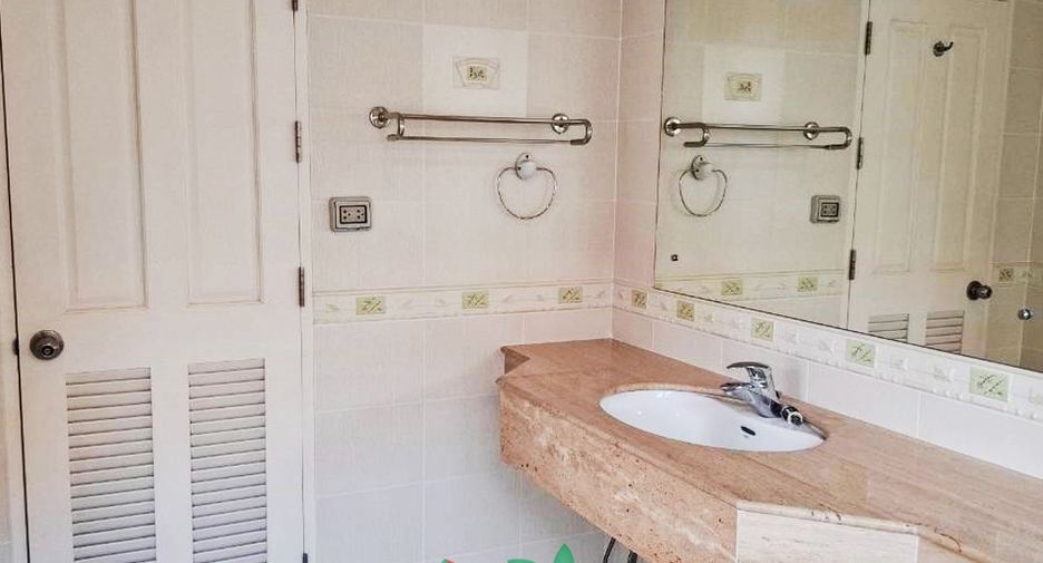 For sale 5 bedrooms house in Mueang Nonthaburi, Nonthaburi