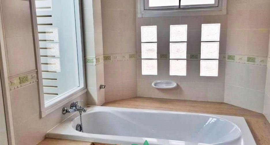 For sale 5 bedrooms house in Mueang Nonthaburi, Nonthaburi