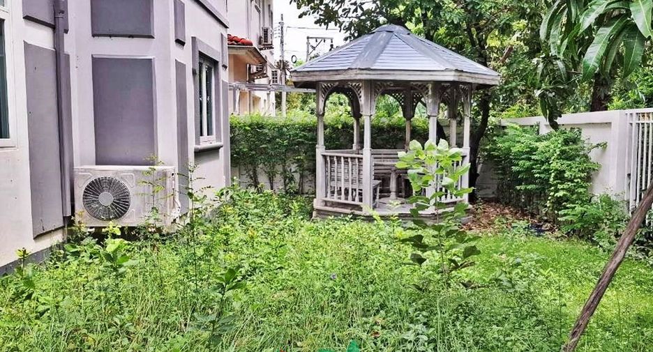 For sale 5 bedrooms house in Mueang Nonthaburi, Nonthaburi