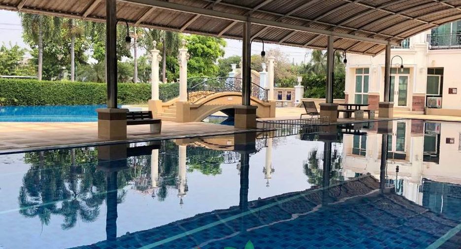 For sale 5 bedrooms house in Mueang Nonthaburi, Nonthaburi