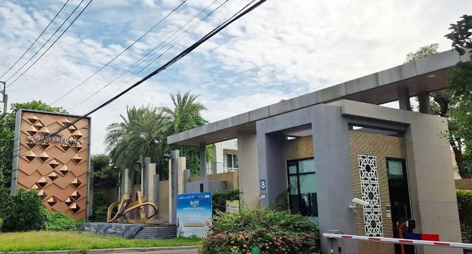 For sale 5 bedrooms house in Mueang Nonthaburi, Nonthaburi