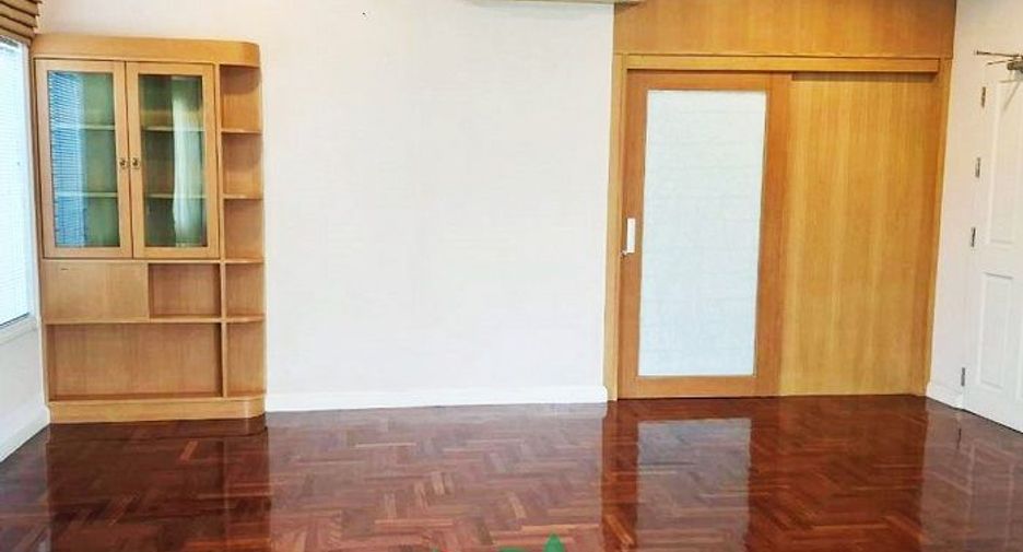 For sale 5 bedrooms house in Mueang Nonthaburi, Nonthaburi