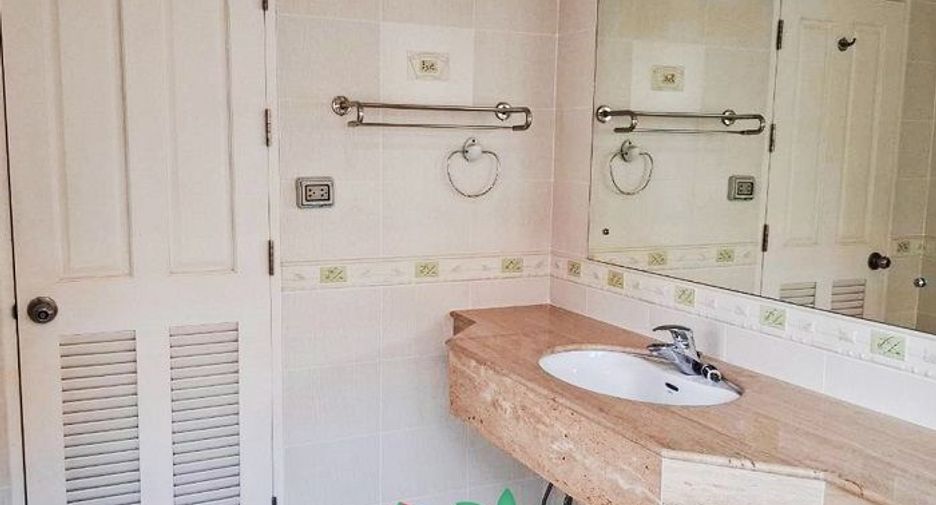 For sale 5 bedrooms house in Mueang Nonthaburi, Nonthaburi