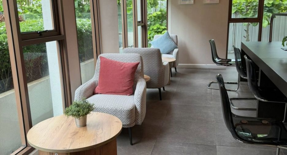 For rent 2 bedrooms condo in Khlong San, Bangkok