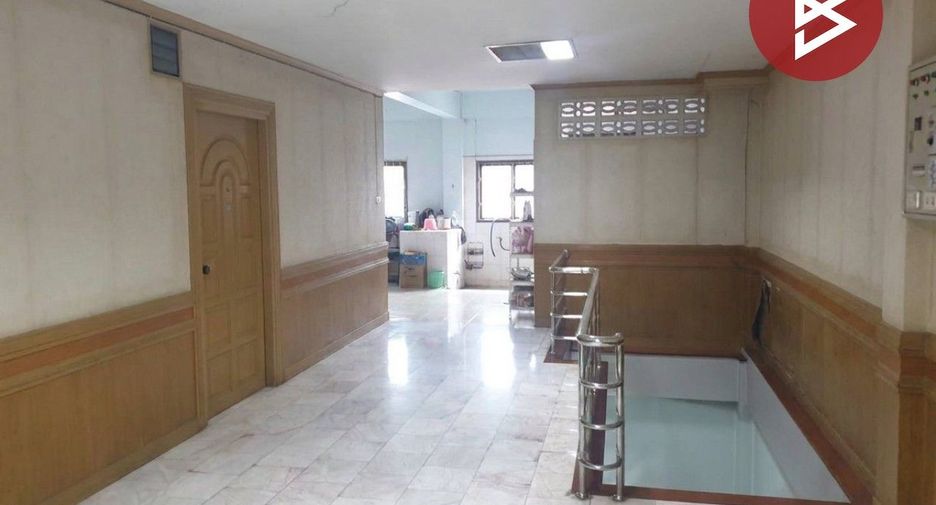 Продажа 5 спальни торговое помещение в Mueang Nakhon Sawan, Накхонсаван