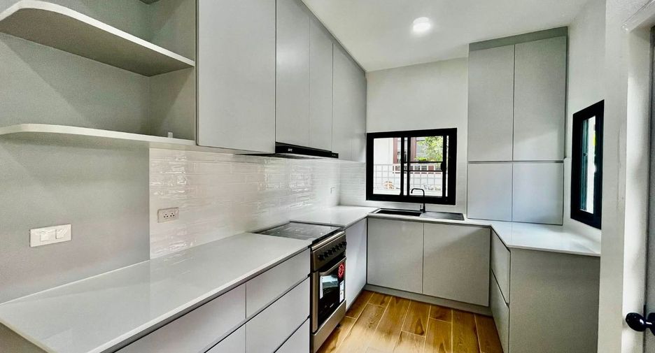 Casa en venta de 4 habitaciones en Hang Dong, Chiang Mai