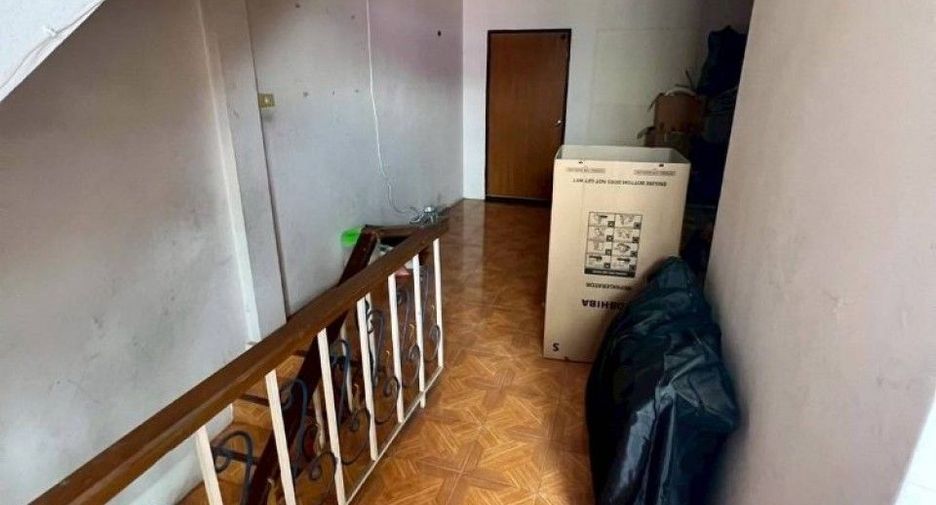 Продажа 3 спальни торговое помещение в Si Racha, Чонбури