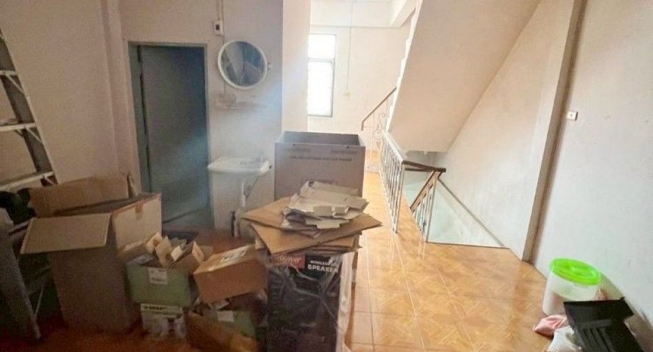 Продажа 3 спальни торговое помещение в Si Racha, Чонбури