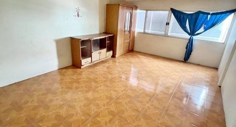 Продажа 3 спальни торговое помещение в Si Racha, Чонбури