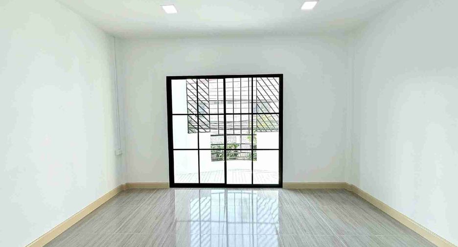 For sale 3 bedrooms townhouse in Khlong Sam Wa, Bangkok