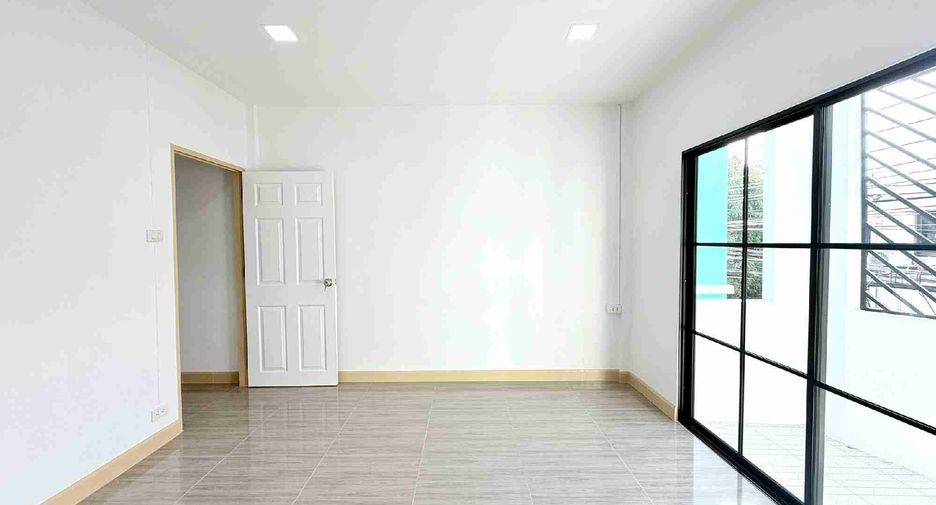 For sale 3 bedrooms townhouse in Khlong Sam Wa, Bangkok