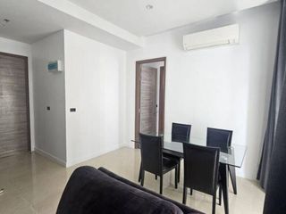 À louer 2 chambres condo à Phra Khanong, Bangkok