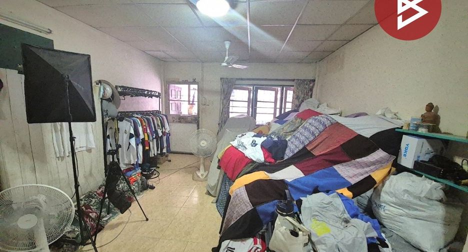 For sale 2 bedrooms townhouse in Khlong Luang, Pathum Thani