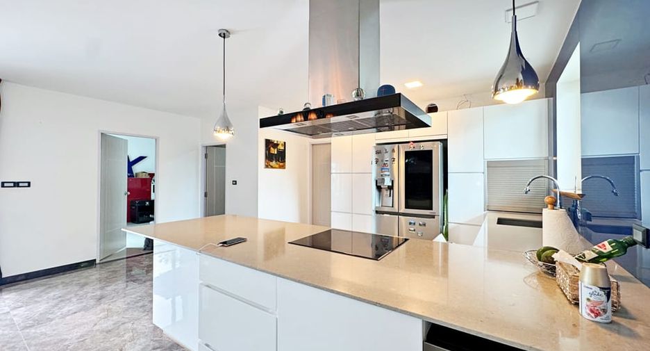 For sale 5 bedrooms villa in Bang Lamung, Chonburi