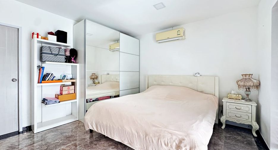 For sale 5 bedrooms villa in Bang Lamung, Chonburi