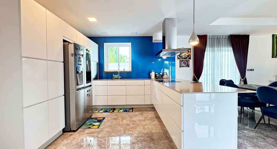 For sale 5 bedrooms villa in Bang Lamung, Chonburi