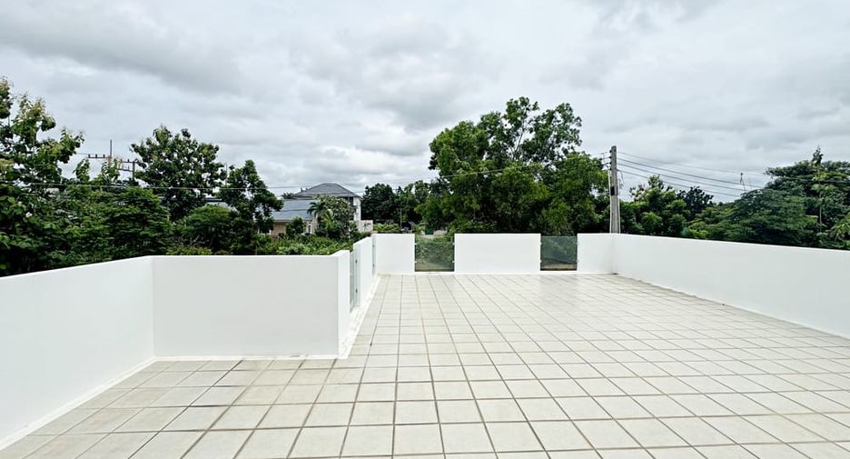 For sale 5 bedrooms villa in Bang Lamung, Chonburi
