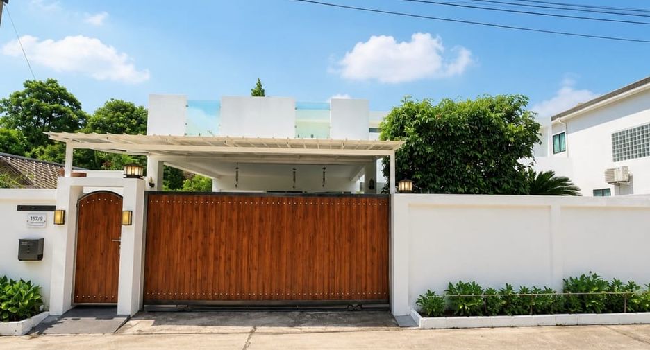 For sale 5 bedrooms villa in Bang Lamung, Chonburi