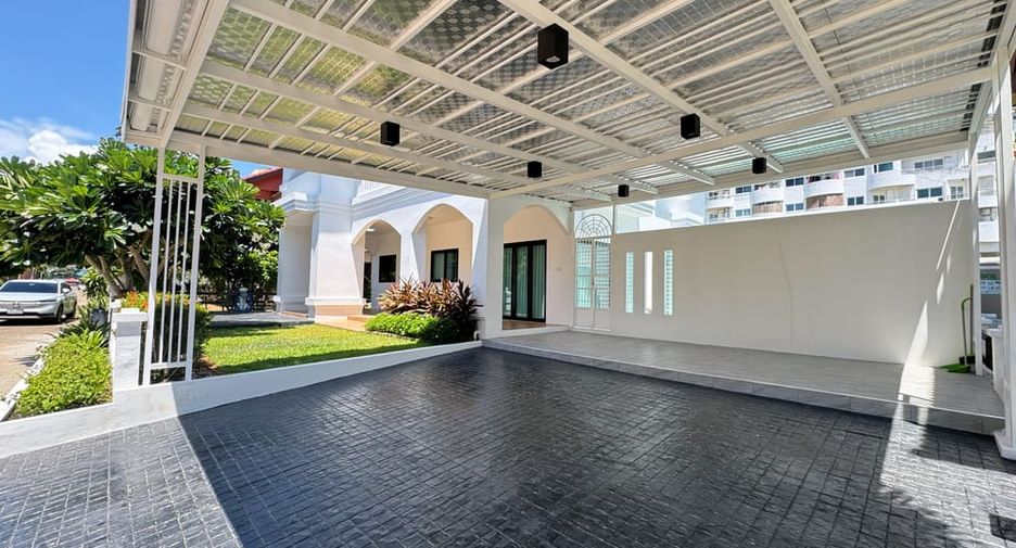 For sale 3 bedrooms villa in Na Jomtien, Pattaya