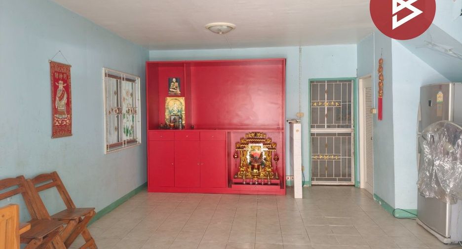 À vendre 3 chambres maison de ville à Mueang Chachoengsao, Chachoengsao