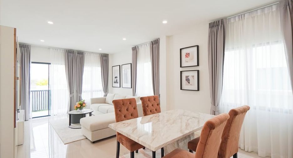 Casa en venta de 4 habitaciones en Bang Lamung, Chonburi