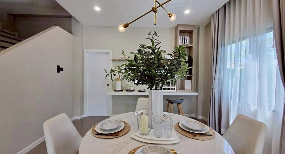 Casa en venta de 4 habitaciones en Bang Lamung, Chonburi