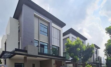 For rent and for sale 3 bedrooms house in Phra Khanong, Bangkok