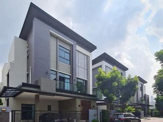 For rent and for sale 3 bedrooms house in Phra Khanong, Bangkok