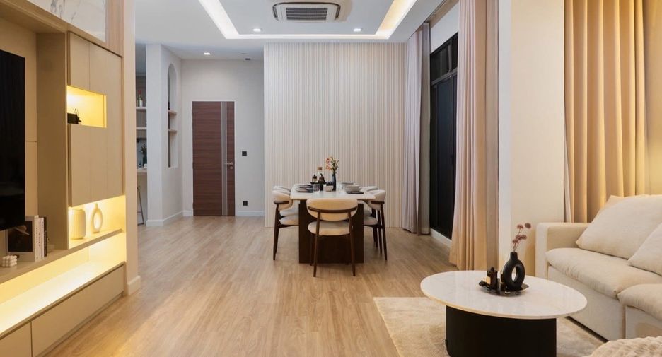 For rent and for sale 3 bedrooms house in Phra Khanong, Bangkok